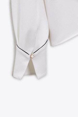 Женская белая блуза с длинным рукавом