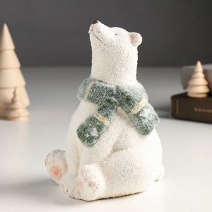Сувенир керамика "Белый мишка в зелёном шарфе, сидит" 12х11х15,5 см