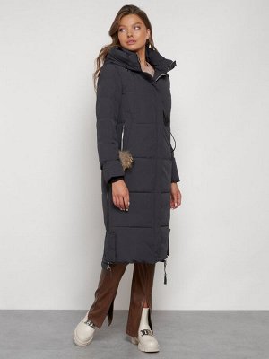 Пальто утепленное с капюшоном зимнее женское темно-серого цвета 132132TC
