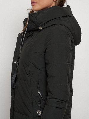 Пальто утепленное с капюшоном зимнее женское темно-зеленого цвета 132132TZ