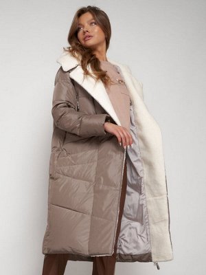 Пальто утепленное с капюшоном зимнее женское коричневого цвета 132255K