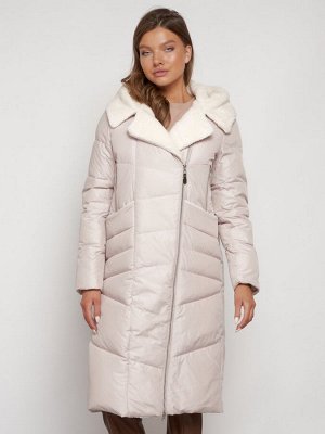 Пальто утепленное с капюшоном зимнее женское бежевого цвета 132255B