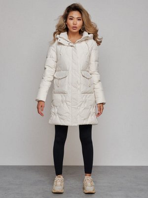 Зимняя женская куртка молодежная с капюшоном бежевого цвета 586832B