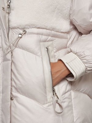 Куртка зимняя женская модная из овчины бежевого цвета 13350B