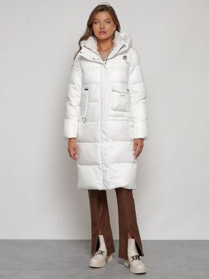 Пальто утепленное с капюшоном зимнее женское белого цвета 133127Bl