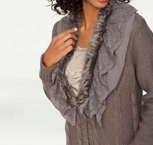 1к Linea Tesini  Кардиган, серый  We love it - актуальная мода удлиненного кардигана. Грубоватая вязка с косами. Накладные карманы. Вырез с отделкой из искусственного меха и двойные шифоновые воланы и