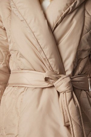 Женское кремовое стеганое пальто с шалевым воротником и поясом dz00089