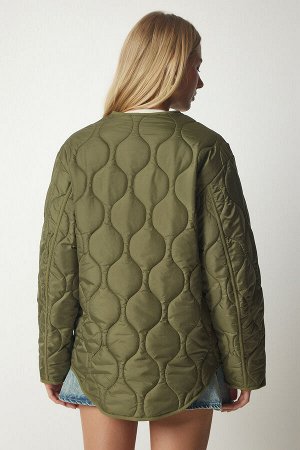 Женское стеганое пальто оверсайз цвета хаки с карманами DZ00098