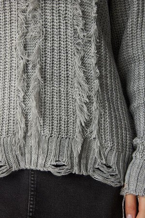 Женский серый трикотажный свитер с кисточками и рваными деталями K_00099