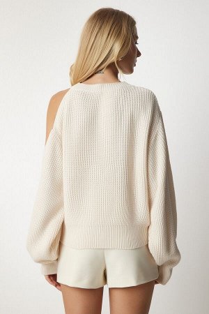 Женский кремовый трикотажный свитер с вырезами PN00081
