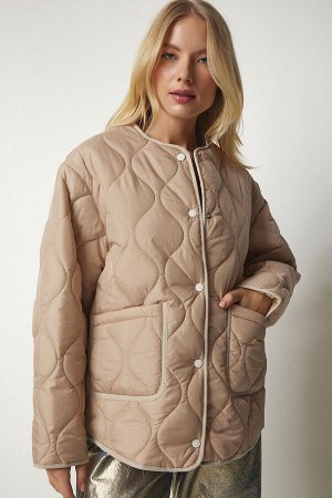 Женское кремовое стеганое пальто оверсайз с карманами DZ00098
