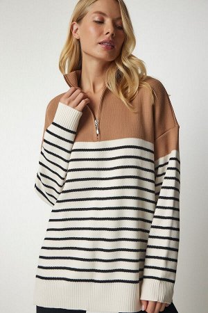 Женский трикотажный свитер бисквитно-кремового цвета в полоску на молнии с высоким воротником YY00166