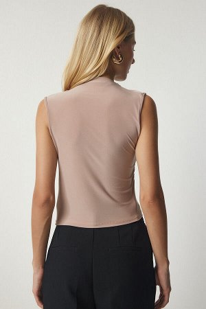 Женская трикотажная блузка песочного цвета без рукавов со сборками из норки L_00108