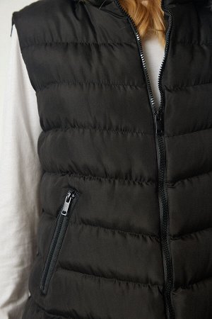 Женский черный пушистый длинный жилет-пуховик с капюшоном HK00025