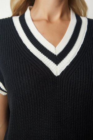 Женский черный вязаный свитер оверсайз в полоску цвета экрю PF00013