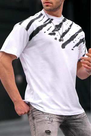 Белая мужская футболка свободного покроя с рисунком 6116