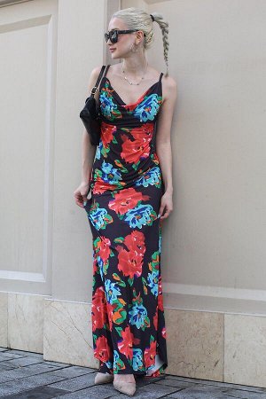 Длинное платье с открытым вырезом и разноцветным цветочным узором Mg1730