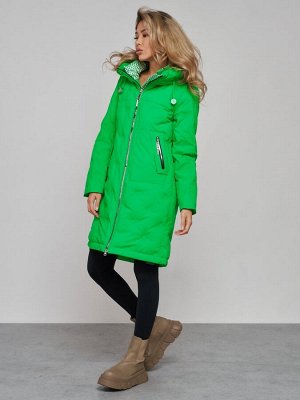 Пальто утепленное молодежное зимнее женское зеленого цвета 59122Z