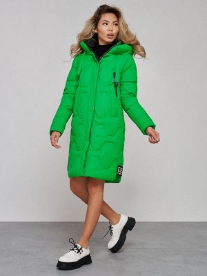 Пальто утепленное молодежное зимнее женское зеленого цвета 589899Z