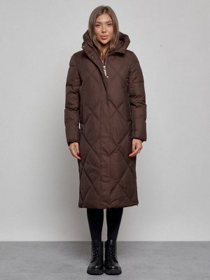 Пальто утепленное молодежное зимнее женское темно-коричневого цвета 52358TK