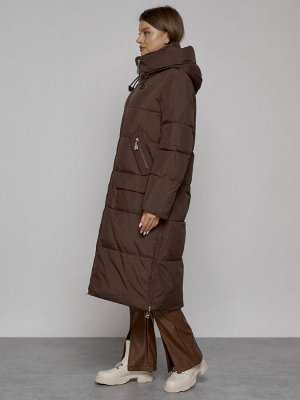 Пальто утепленное молодежное зимнее женское темно-коричневого цвета 51119TK