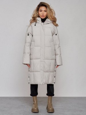Пальто утепленное молодежное зимнее женское светло-серого цвета 52392SS