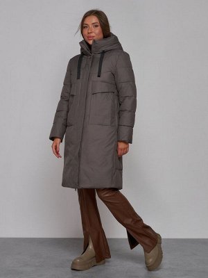 Пальто утепленное молодежное зимнее женское темно-серого цвета 52331TC