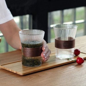 Ребристый стакан с капхолдером из натурального дерева. Прозрачный серый