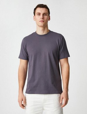 Базовая футболка с круглым вырезом и коротким рукавом