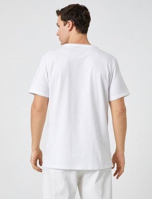Базовая футболка с круглым вырезом и этикеткой, с короткими рукавами