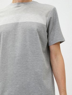 Текстурированная футболка узкого кроя с круглым вырезом и надписью с цветными блоками