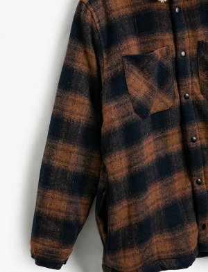 Рубашка-лесоруб, воротник куртки с детальным карманом и застежкой-кнопкой