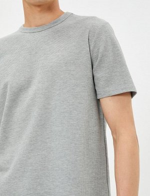 Базовая футболка с текстурированным круглым вырезом и короткими рукавами