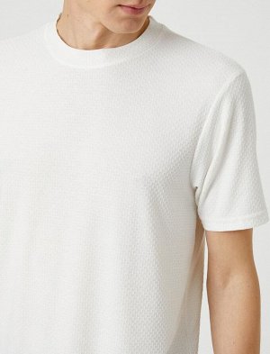 Базовая футболка Облегающий крой с текстурированным круглым вырезом и короткими рукавами