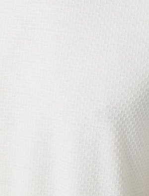 Базовая футболка Облегающий крой с текстурированным круглым вырезом и короткими рукавами