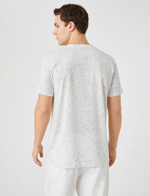 Базовая футболка с круглым вырезом и короткими рукавами, приталенный крой