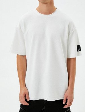 Базовая футболка с круглым вырезом и короткими рукавами с принтом этикетки
