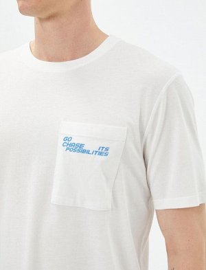 Хлопковая футболка с принтом слоганов и карманами с круглым вырезом