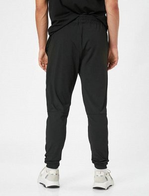 Спортивные брюки Jogger с кружевным принтом и карманом на талии
