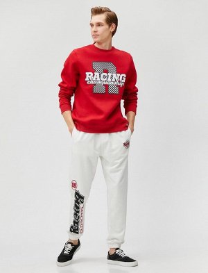 Спортивные брюки с принтом в гоночной тематике и двойными карманами на кружевной талии