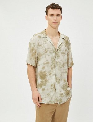 Летняя рубашка с абстрактным принтом и отложным воротником из вискозной ткани