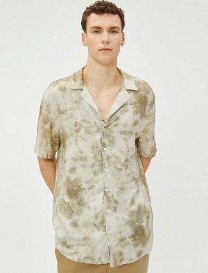 Летняя рубашка с абстрактным принтом и отложным воротником из вискозной ткани