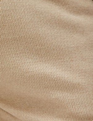 Базовые шорты-бермуды приталенного кроя с карманами и кружевной талией