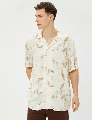 Летняя рубашка с коротким рукавом и отложным воротником с абстрактным принтом и подробной вискозной тканью