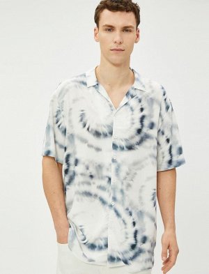 Летняя рубашка из вискозной ткани с отложным воротником и абстрактным принтом