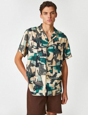Летняя рубашка с отложным воротником и короткими рукавами с абстрактным принтом