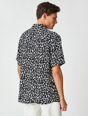 Рубашка с коротким рукавом с минималистичным абстрактным принтом и классическим воротником