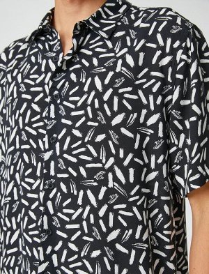 Рубашка с коротким рукавом с минималистичным абстрактным принтом и классическим воротником