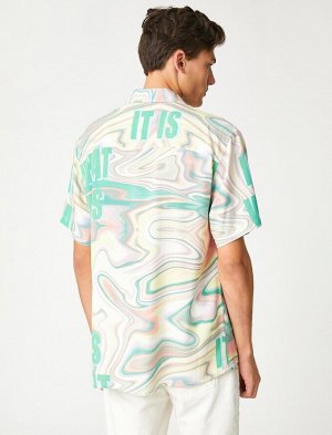 Летняя рубашка с абстрактным принтом и классическим воротником с детальным принтом