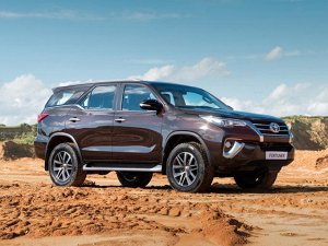 Ковры салонные LUX 3D 1 и 2 ряд Toyota Fortuner (2015 --)